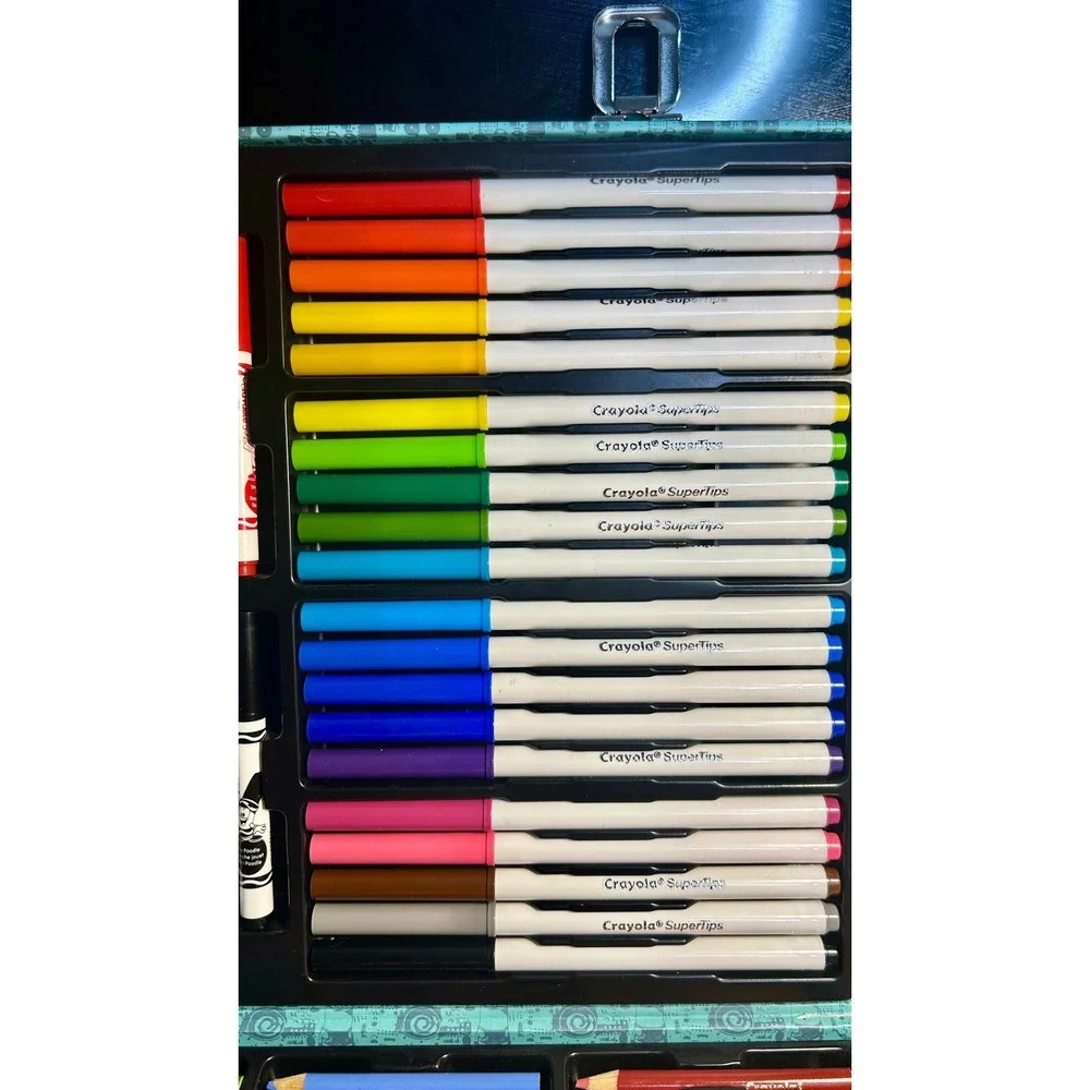 Crayola Minions 2015  markers color pencils 140pc Set art set retired color case